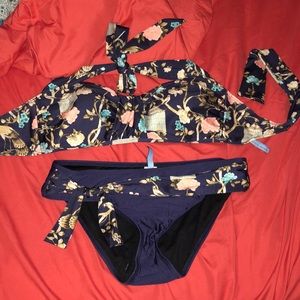 Pretty floral bikini. Large top medium bottom